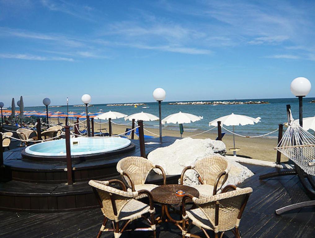 Hotel Primavera Sul Mare Лидо-ди-Савио Экстерьер фото